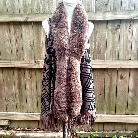 Northern Angel Faux Fur Shawl Collar Vest Cardigan - Fringe – S/M – NWT - Picture 1 of 11